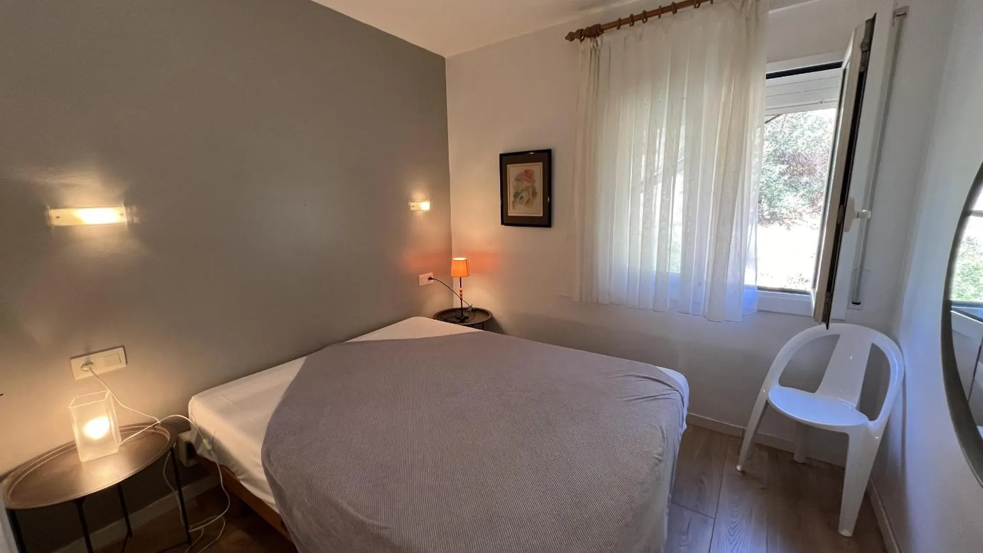 Apartamento Vista Mar Y Parking En Roses Spain