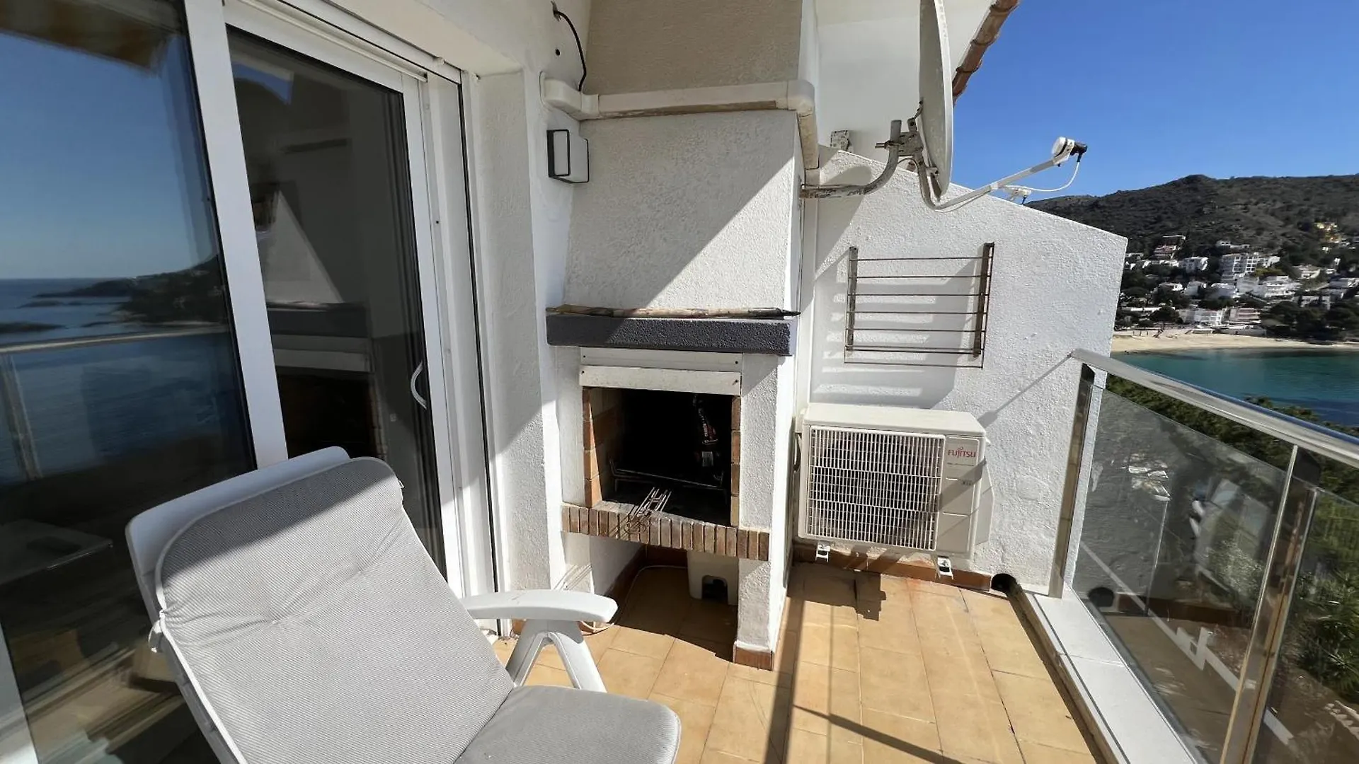 Apartamento Vista Mar Y Parking En Roses