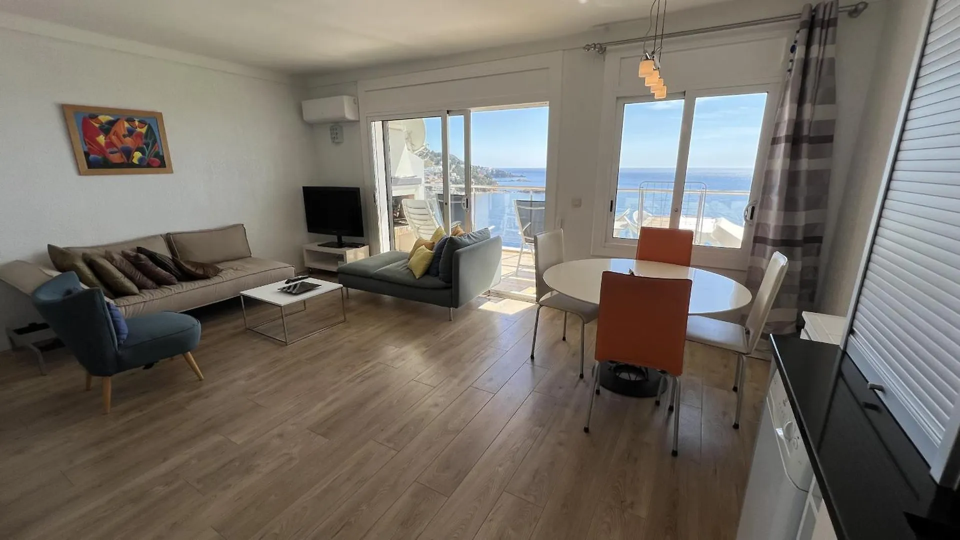 Apartamento Vista Mar Y Parking En Roses Spain