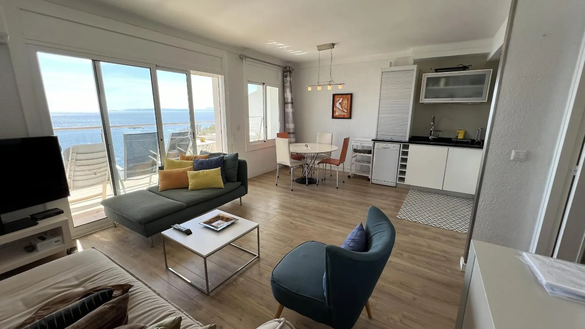 Apartamento Vista Mar Y Parking En Roses 0*,  Spain