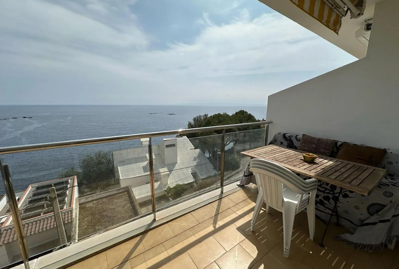 Apartamento Vista Mar Y Parking En Roses contacts